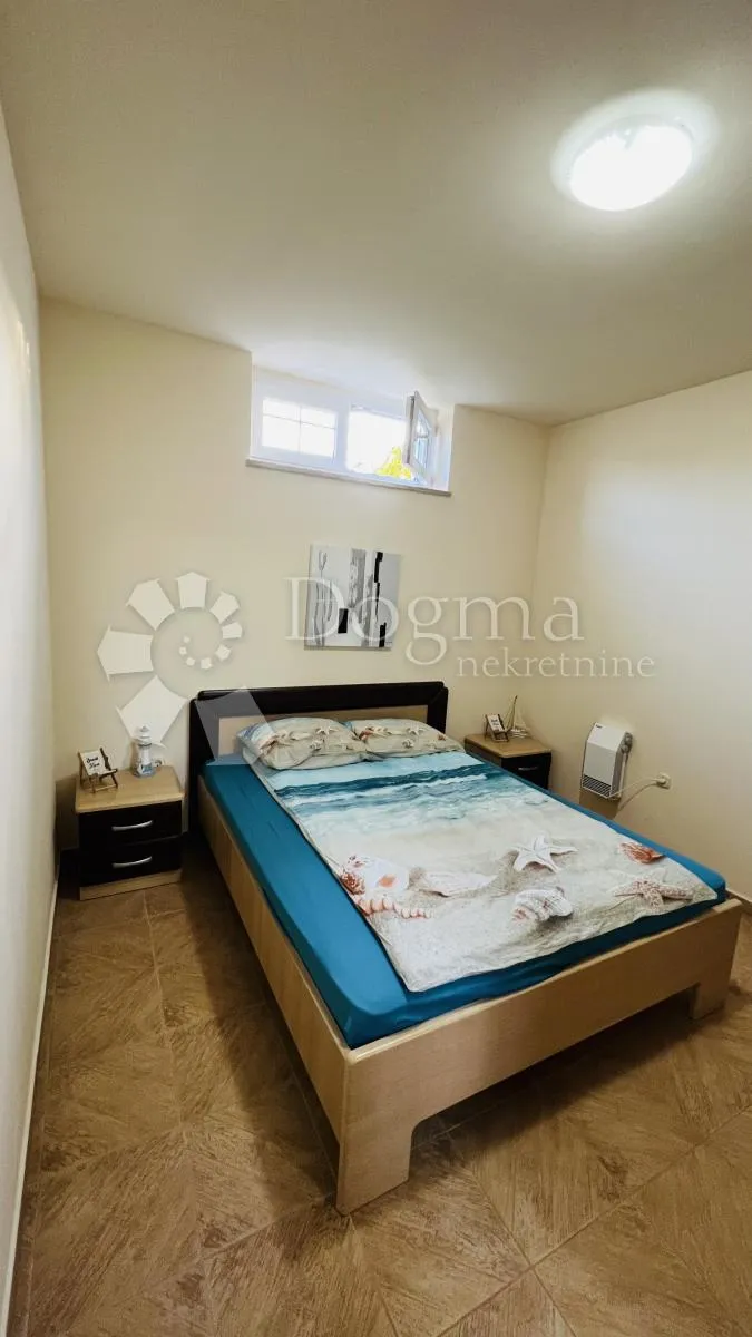 dvoetažni stan sa velikim vrtom u medulinu - slika 15