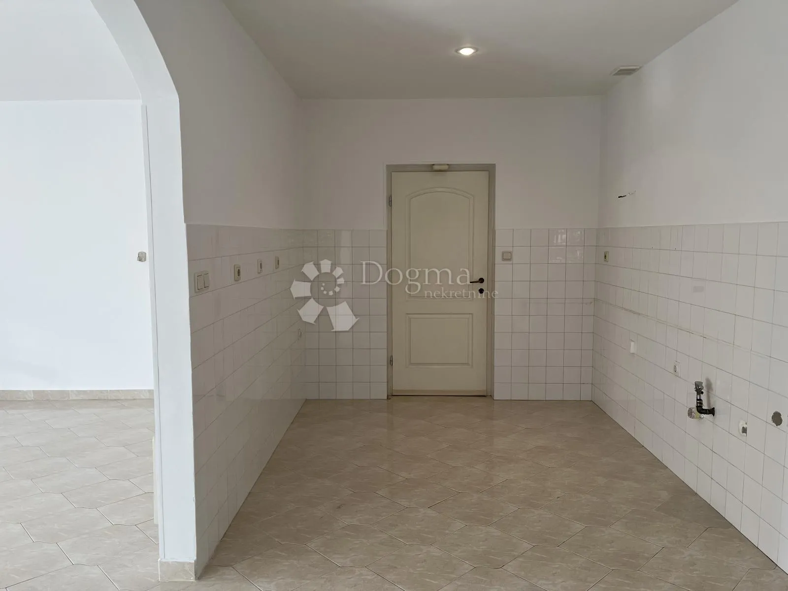 etaža u centru lovrana - slika 28