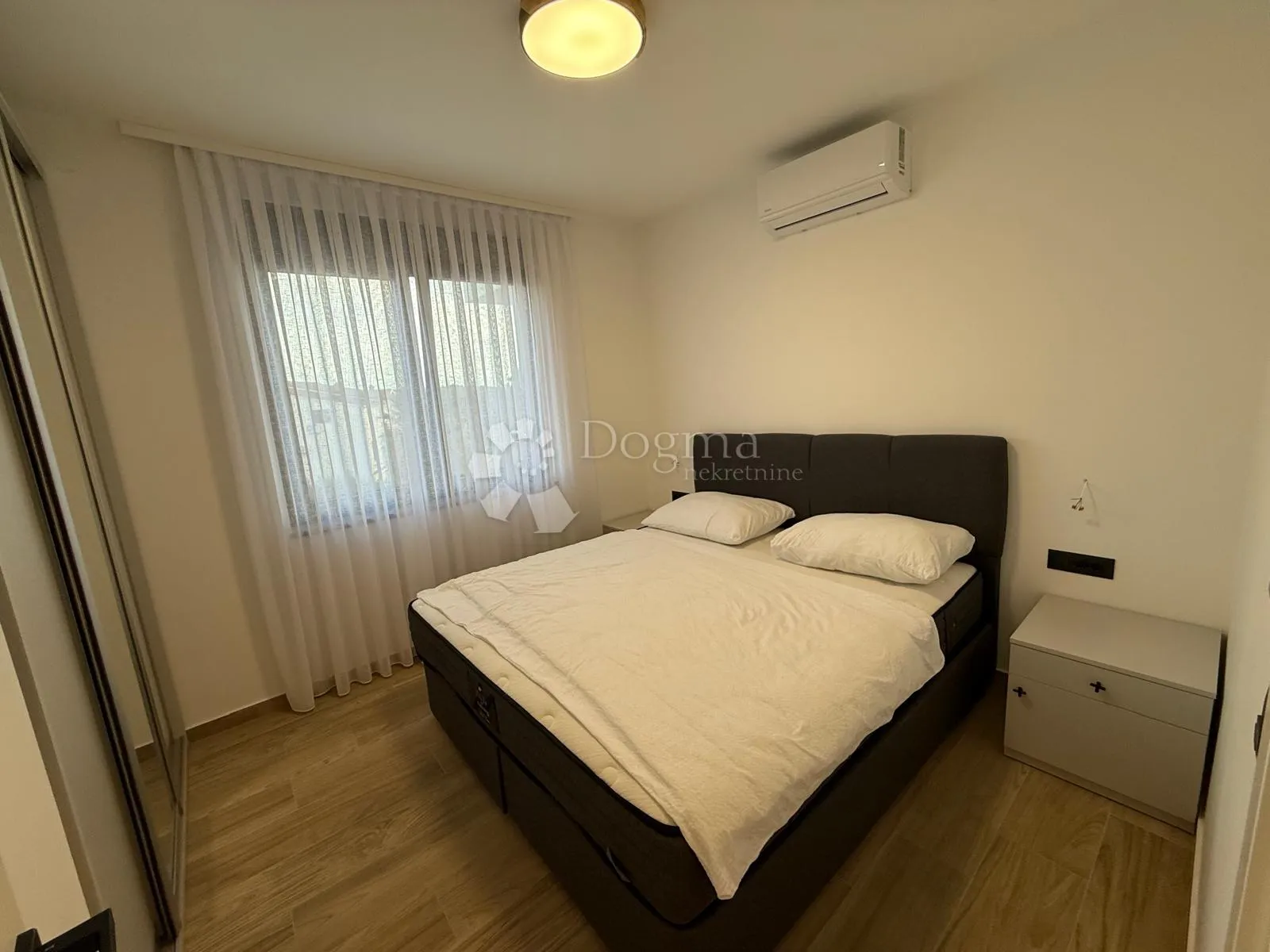luksuzan namješten penthouse s pogledom na more - slika 24