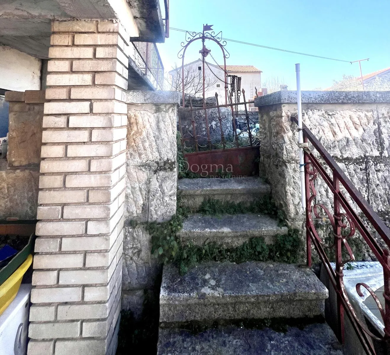 kuća sa potencijalom u blizini rovinja - slika 2