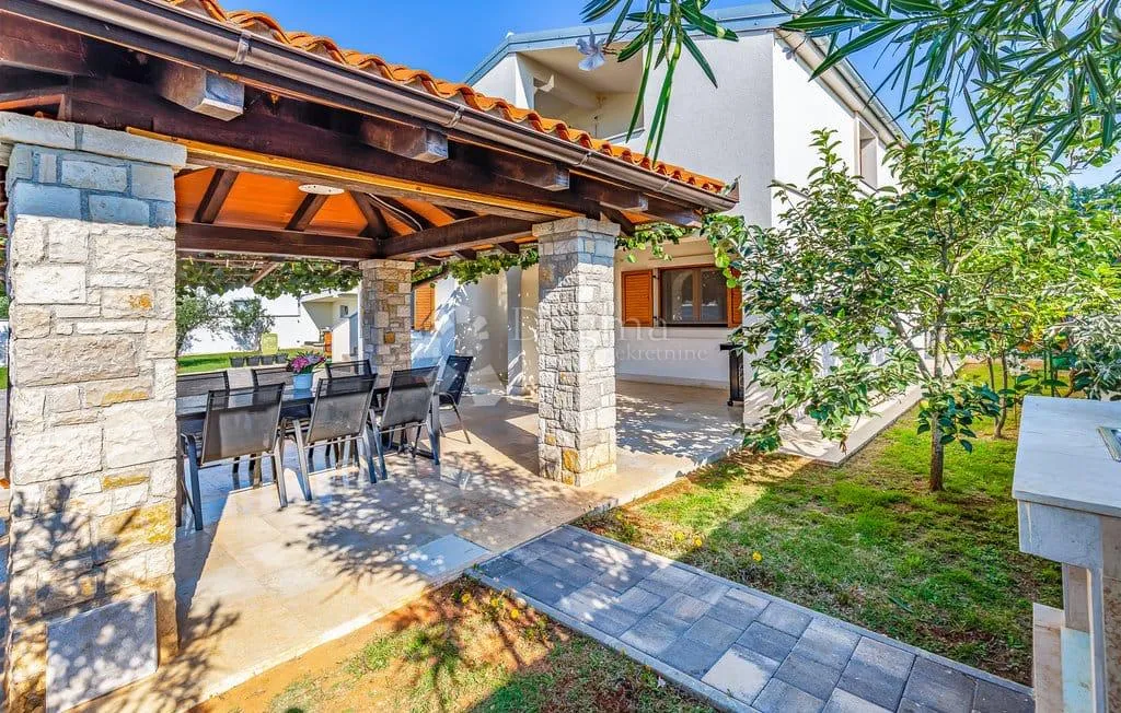 medulin, kuća sa dva apartmana na mirnoj lokaciji - slika 3