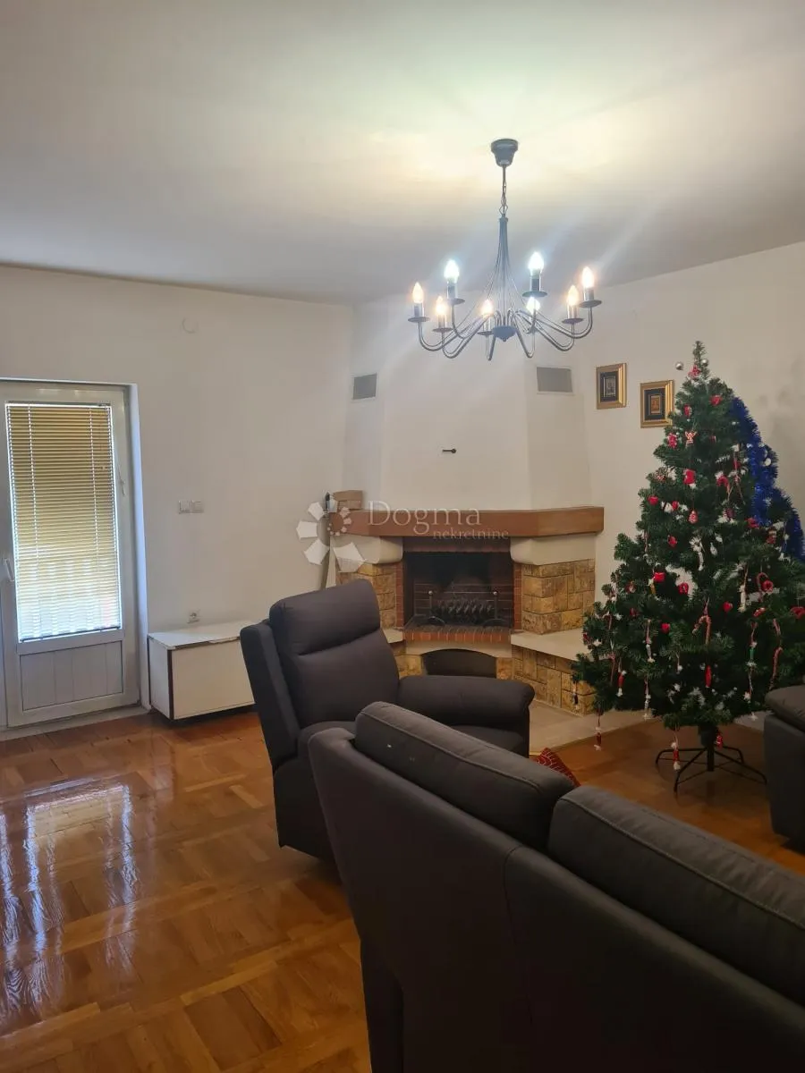imanje u čalincu s romantičnom kurijom i modernom kućom - slika 4