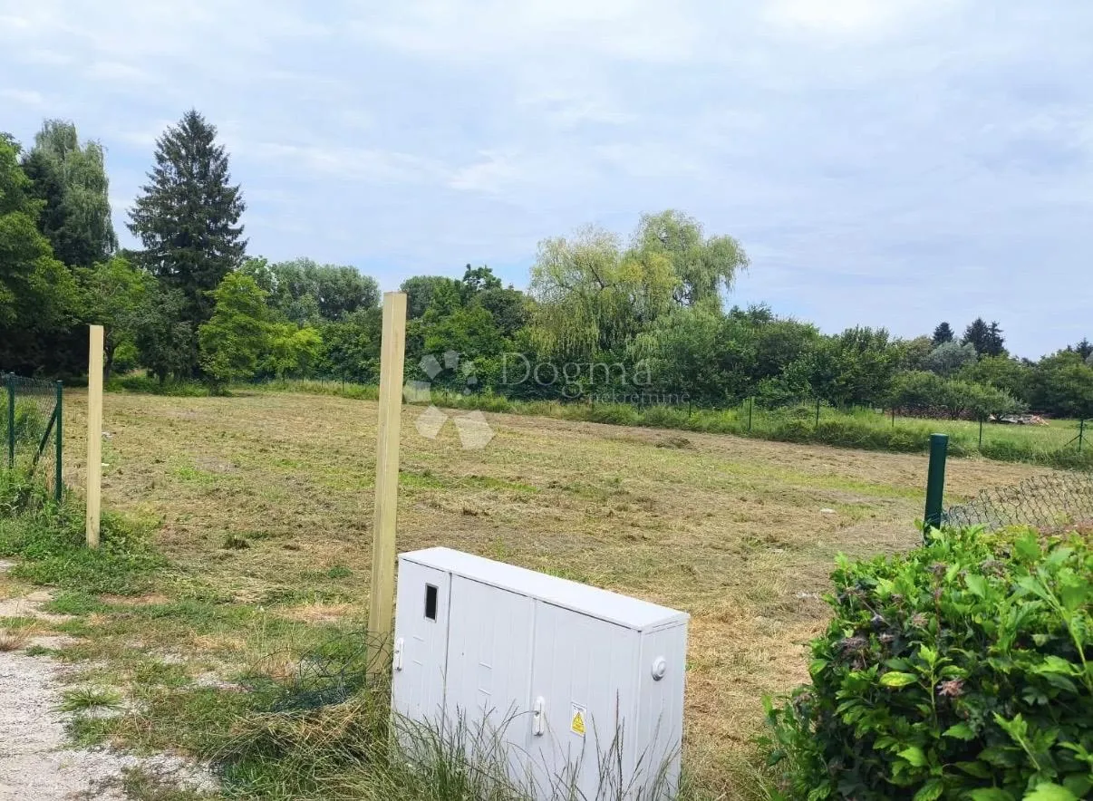 GRAĐEVINSKO ZEMLJIŠTE NOVOSELEC - 2.188m² -BEZ PROVIZIJE - Novoselec, Križ