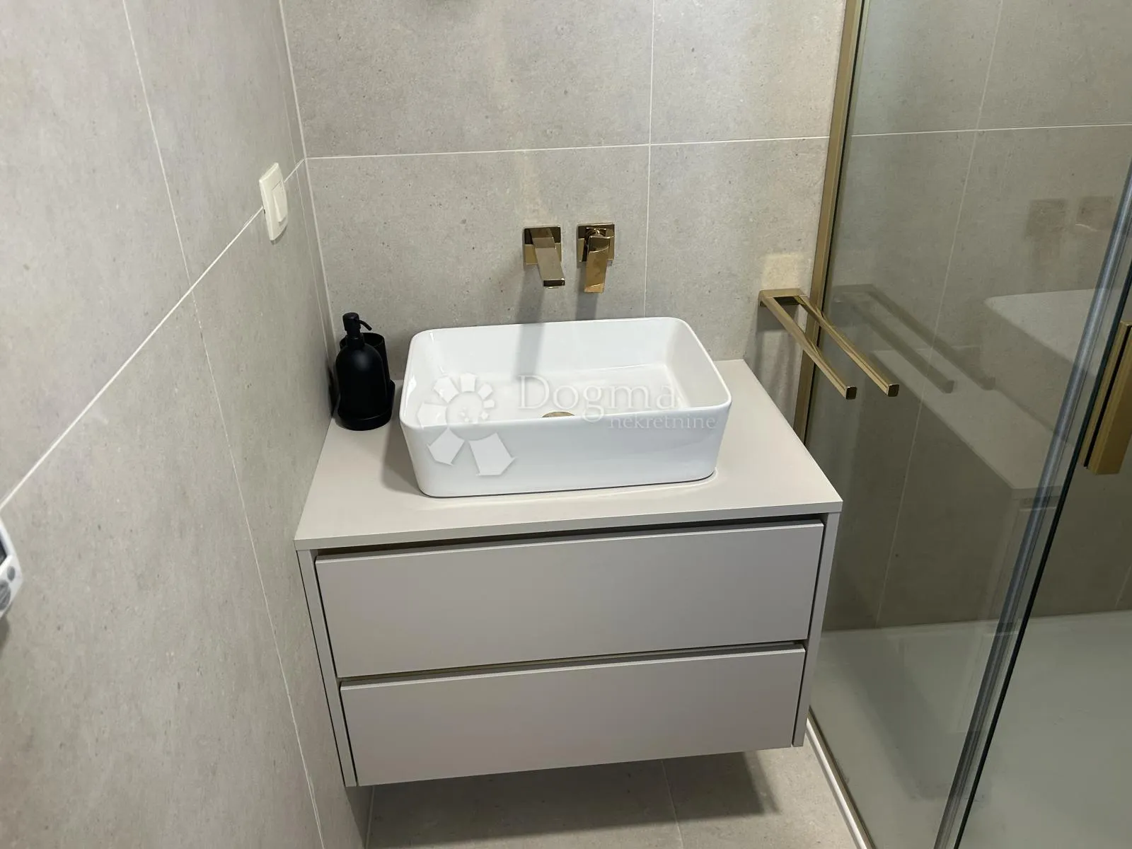 gospodska kuća u bakru - slika 17