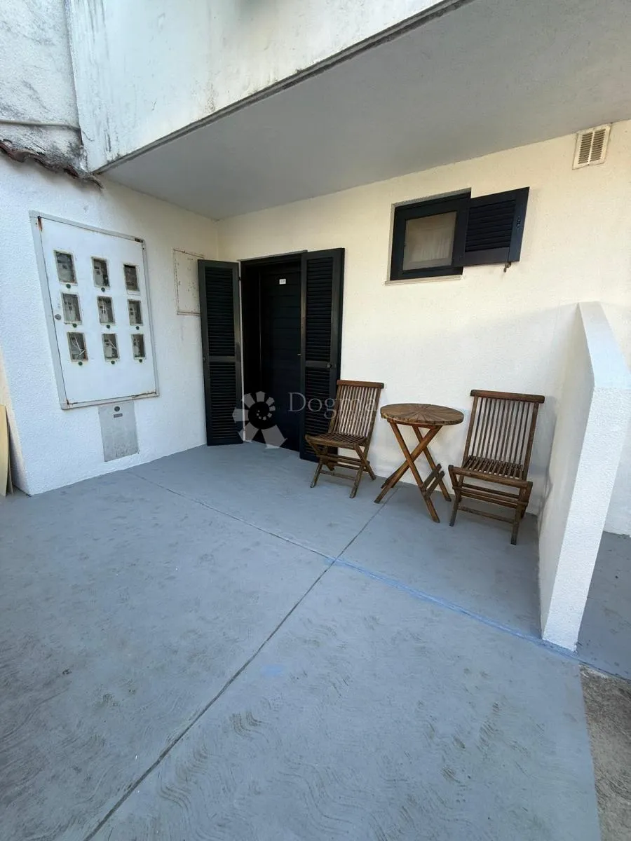 apartman useljiv i namješten - slika 3
