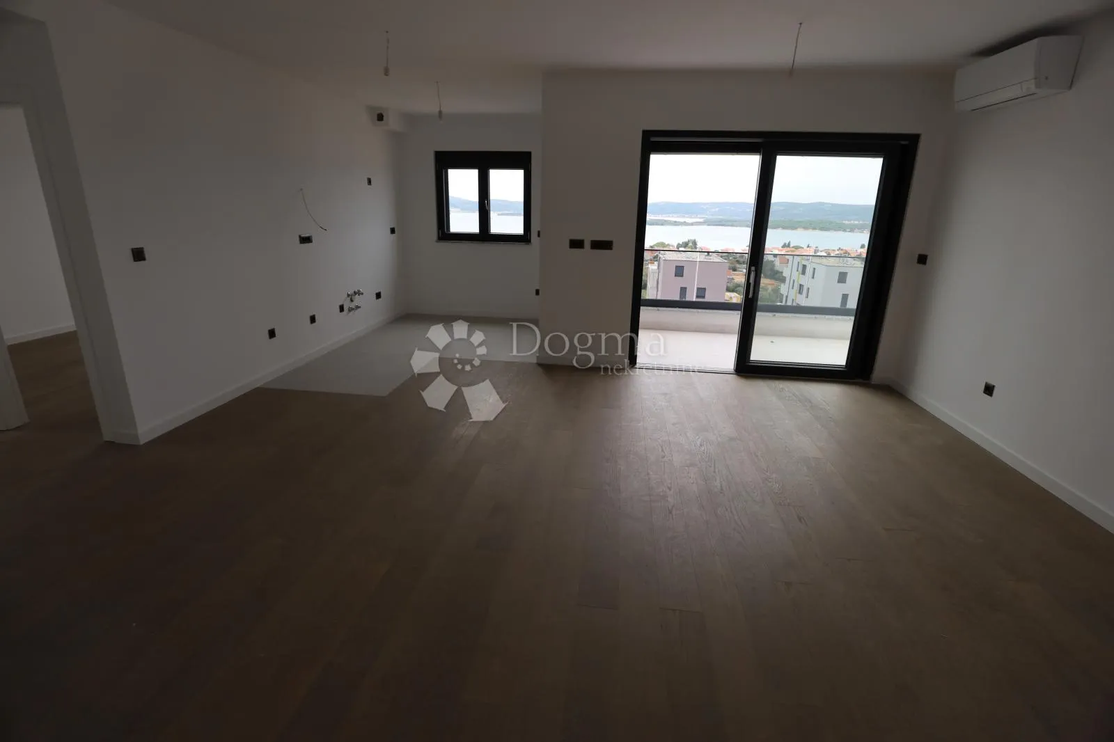 penthouse sa krovnom terasom , garažom, liftom , podno grijanje - slika 2
