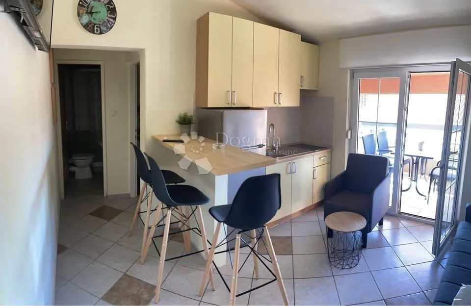 vir - plaža, 4 apartmana, + zemljište uključeno u cijenu - slika 4