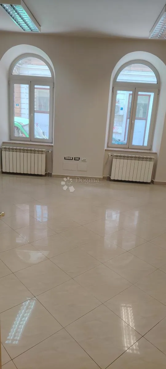 poslovni prostor za najam u centru grada - slika 2