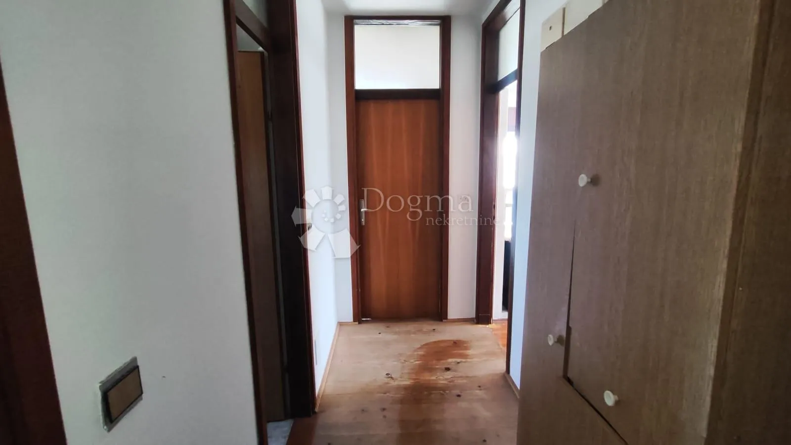 kuća na najboljoj poziciji sa projektom za stambeno poslovni objekt - slika 18