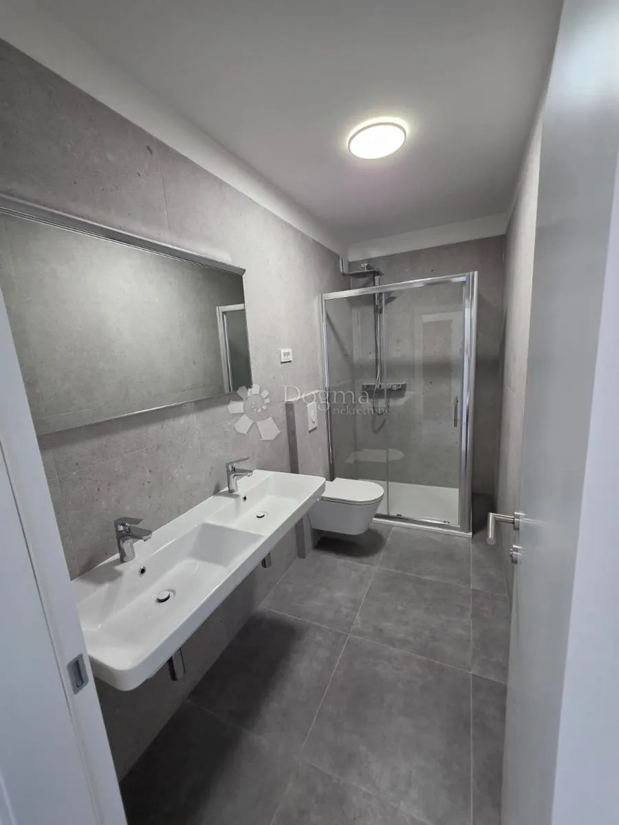 primošten- ekskluzivni penthouse s predivnim pogledom - slika 10