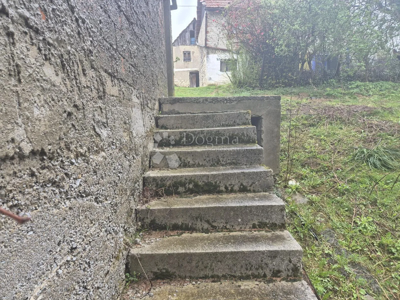 kuća za adaptaciju u mirnom prirodnom okruženju s prekrasnim pogledom – odlična prilika! - slika 13
