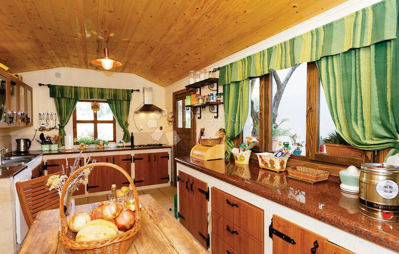 luksuzna vila u idiličnom okruženju - slika 19