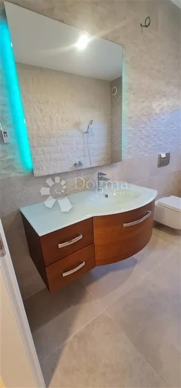 luksuzan apartman pored mora u povljani - slika 15