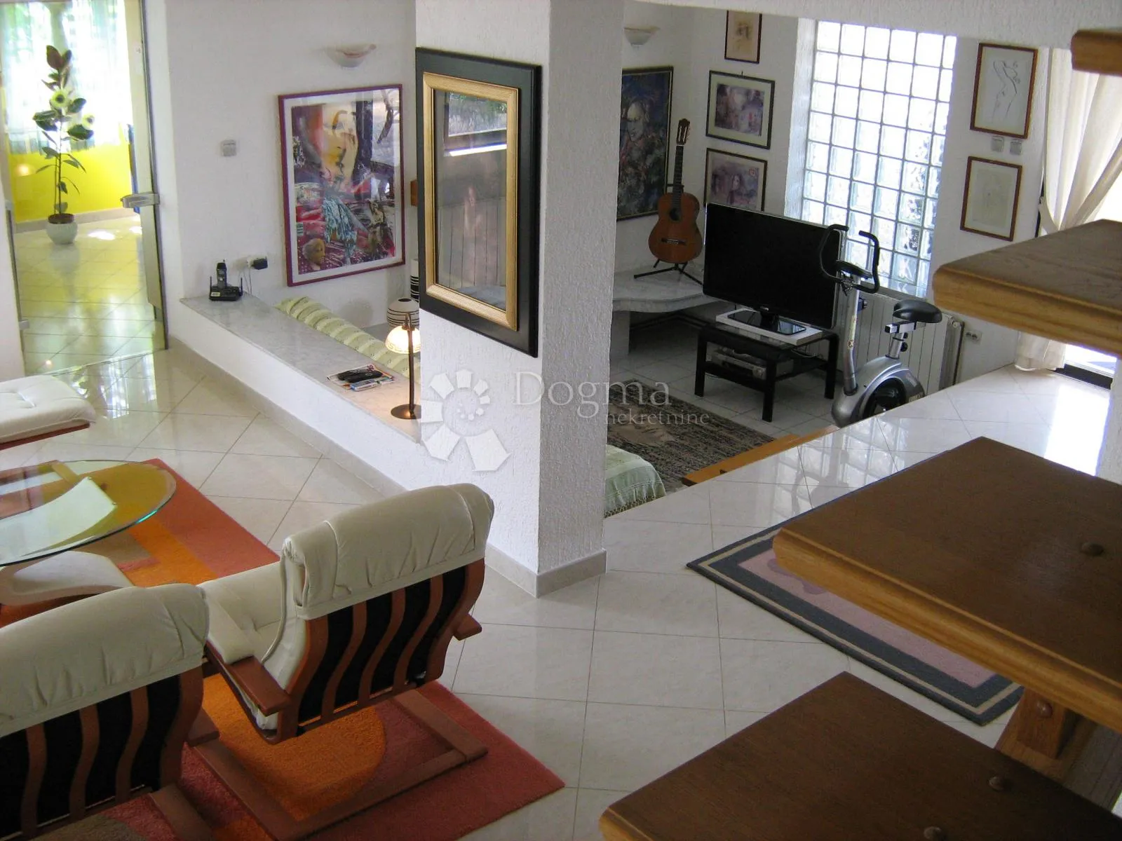 kuća sa 3 odvojena apartmana - slika 7