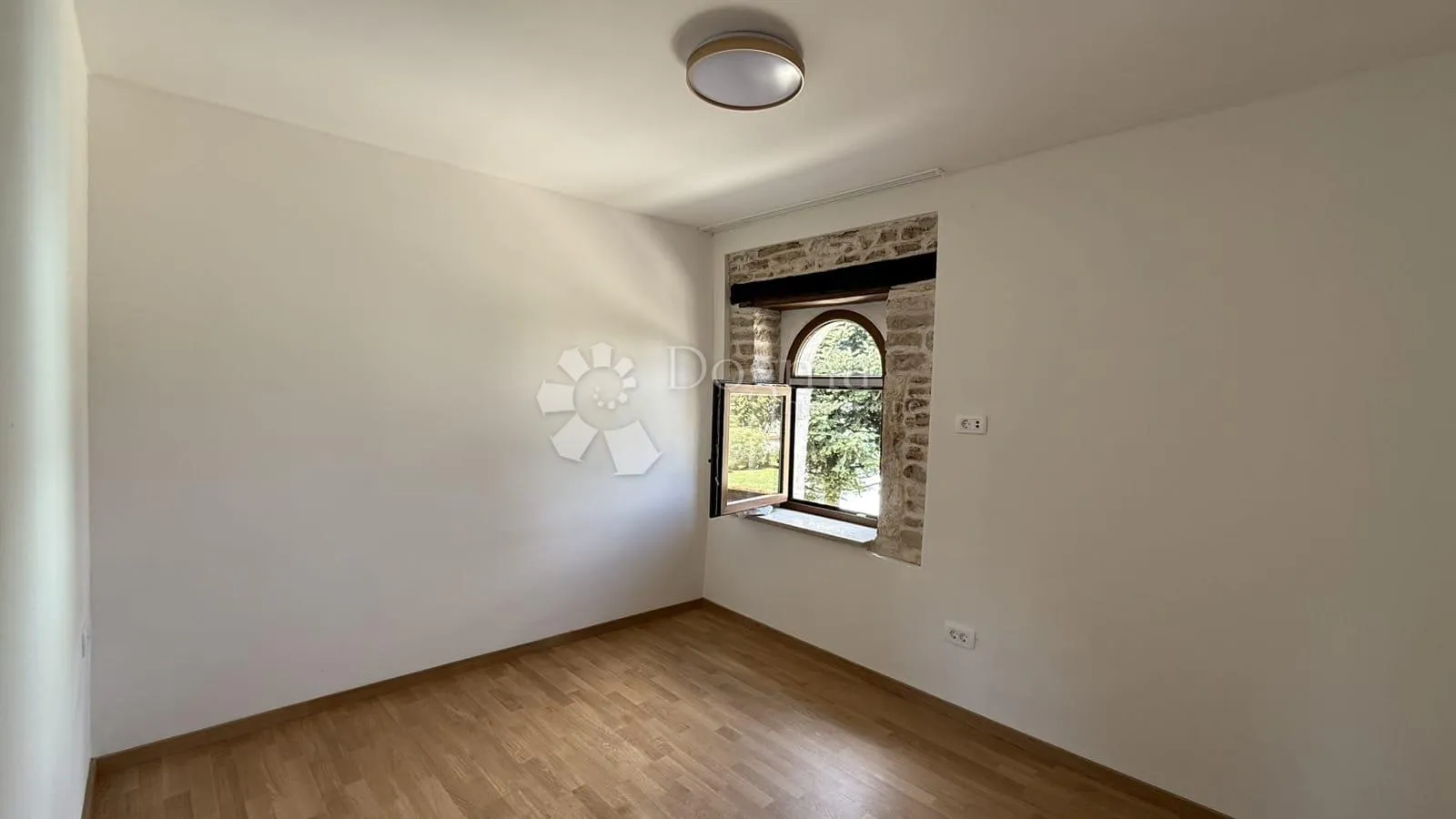 prekrasna renovirana kamena kuća - slika 11