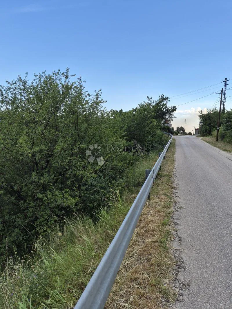 klis, 10km od splita, 9500m2, rijetka prilika!!! - slika 4