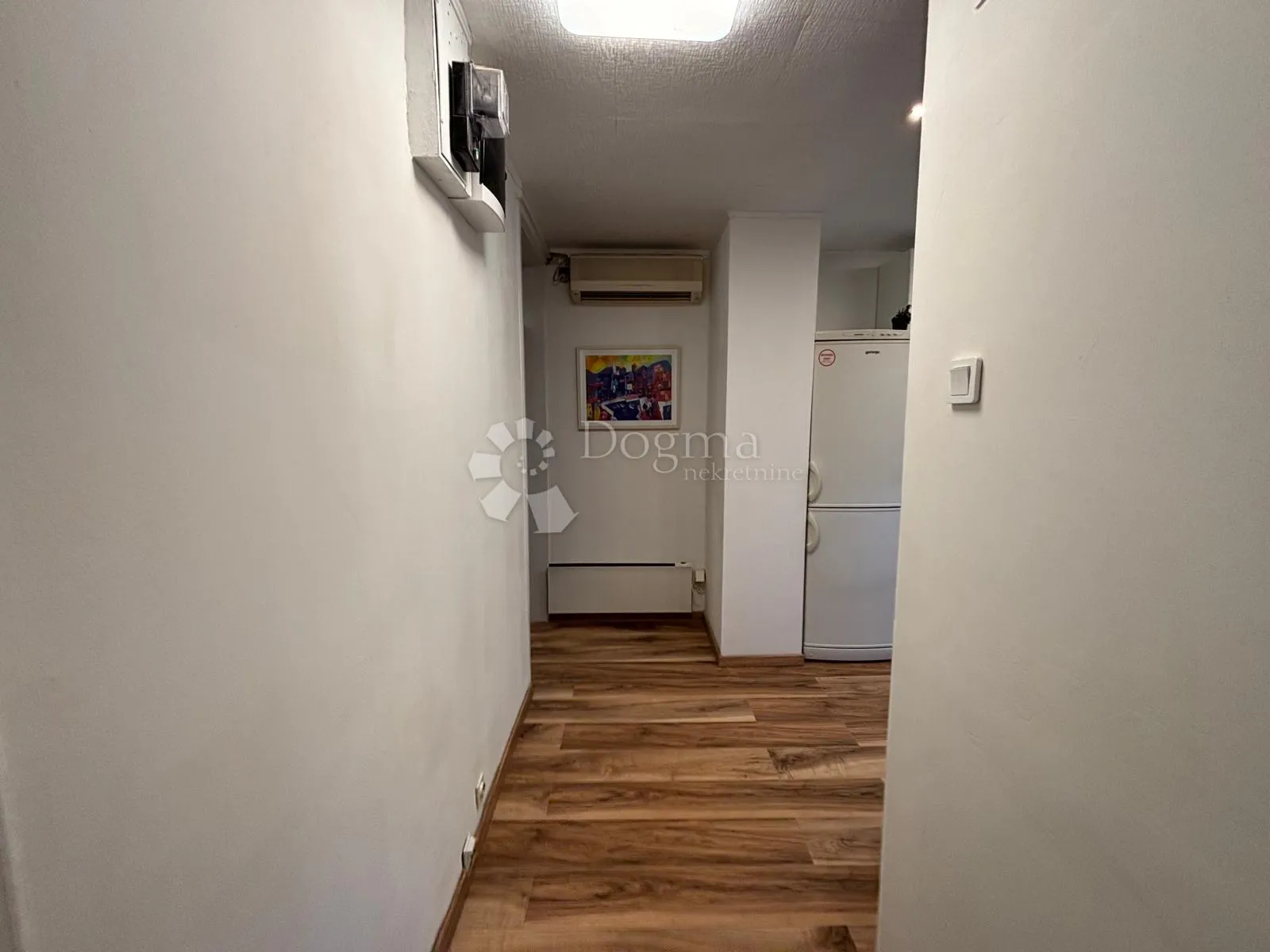 folnegovićevo naselje - kompletno renoviran i useljiv 2-sobni stan - slika 13