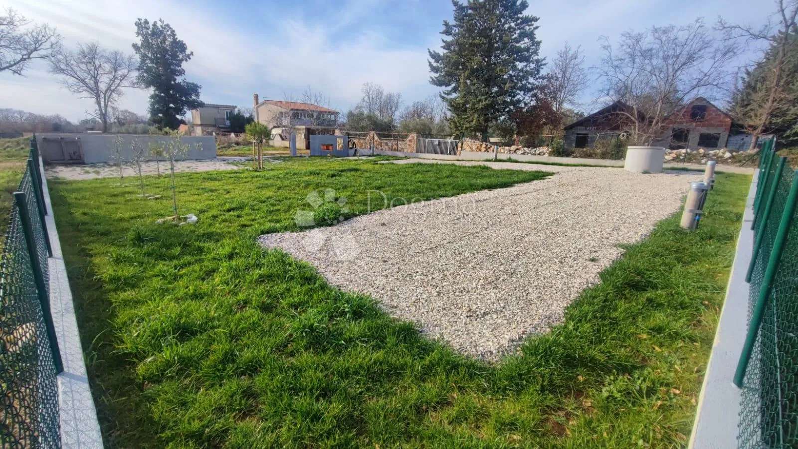 top teren s vodom i pripremom za struju 500 m od mora - slika 8