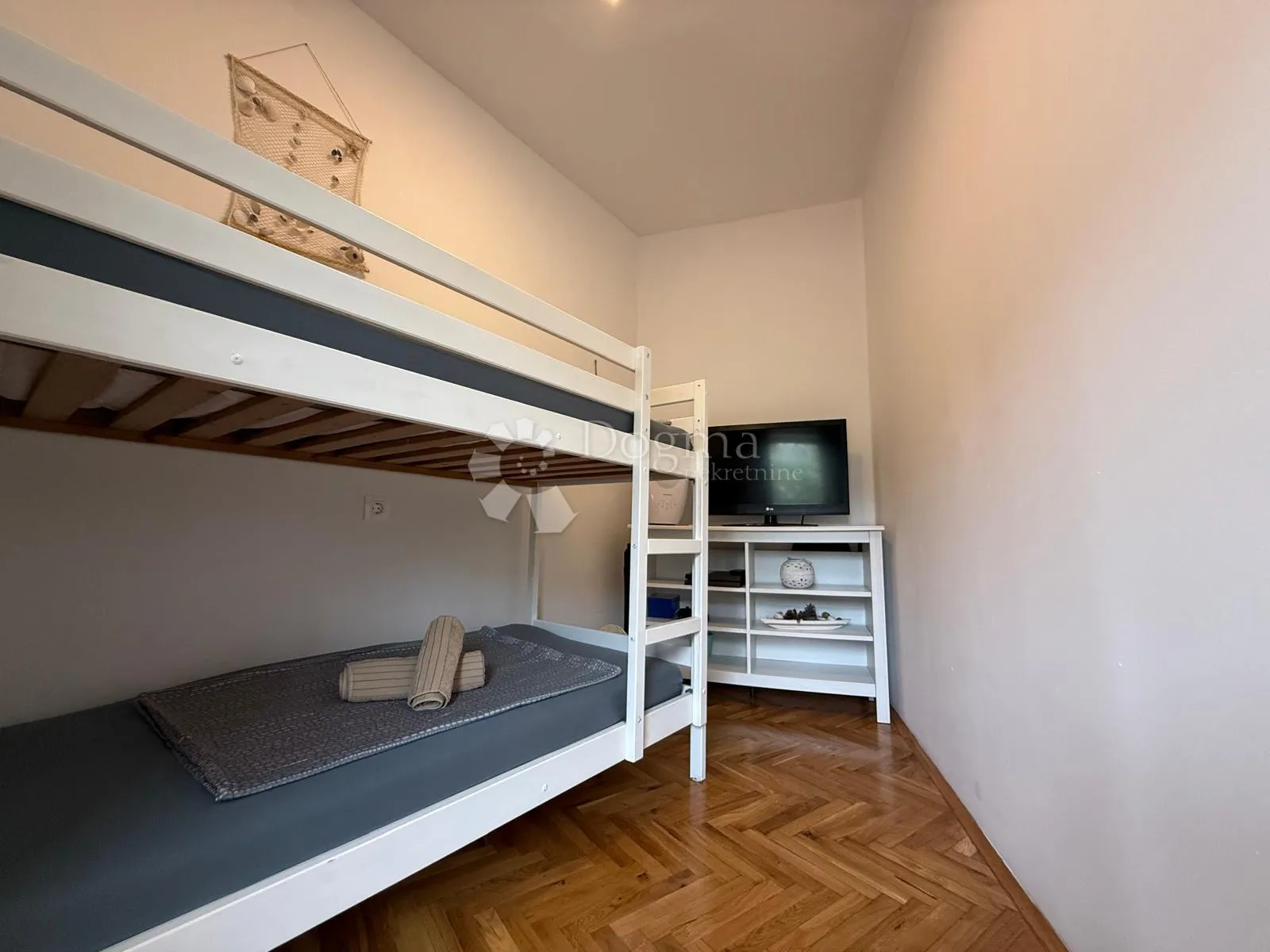 dva luksuzno renovirana apartmana rustikalnog šarma – vrhunska investicija u srcu pule - slika 16