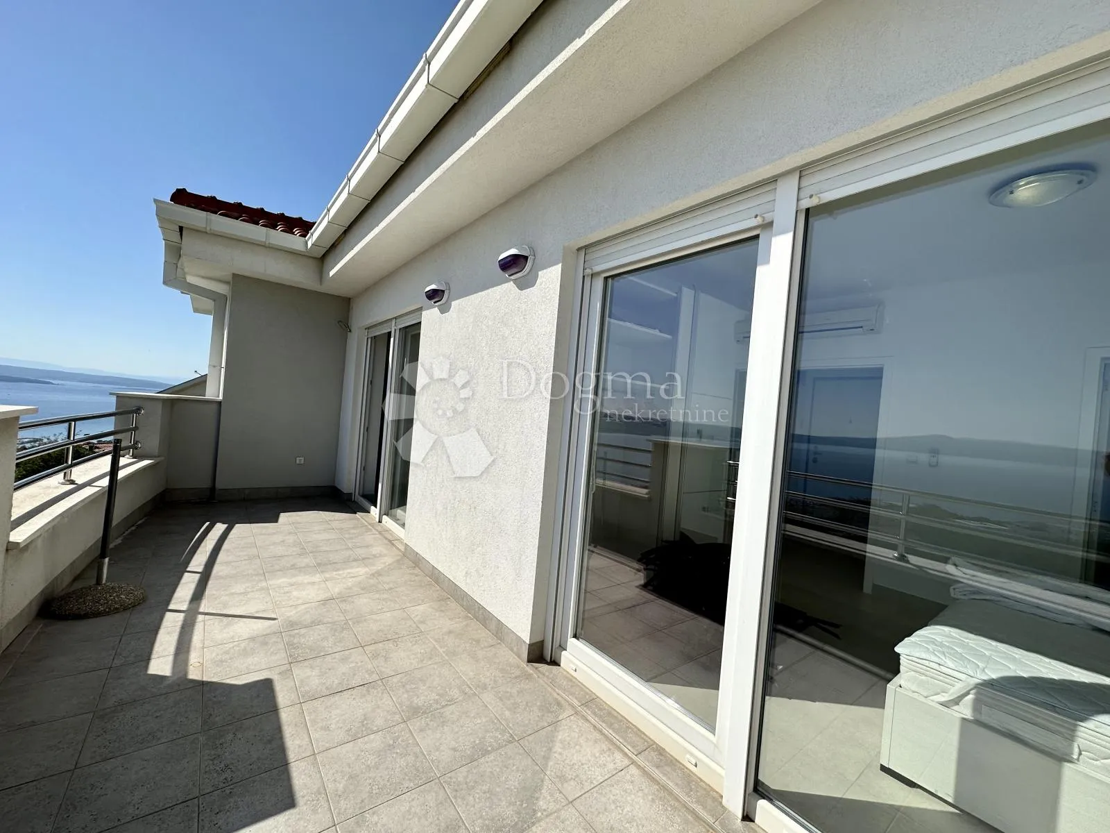 prilika! penthouse sa panormaskim pogledom i bazenom crikvenica - slika 20