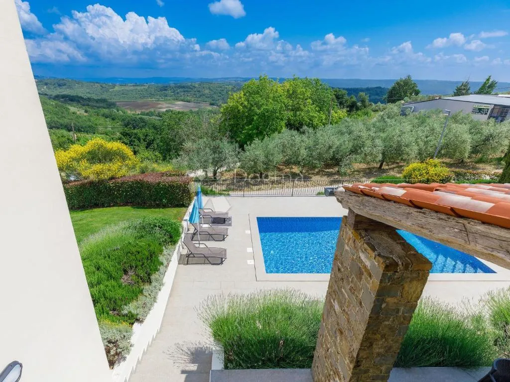 šarmantna vila na brežuljku - slika 16