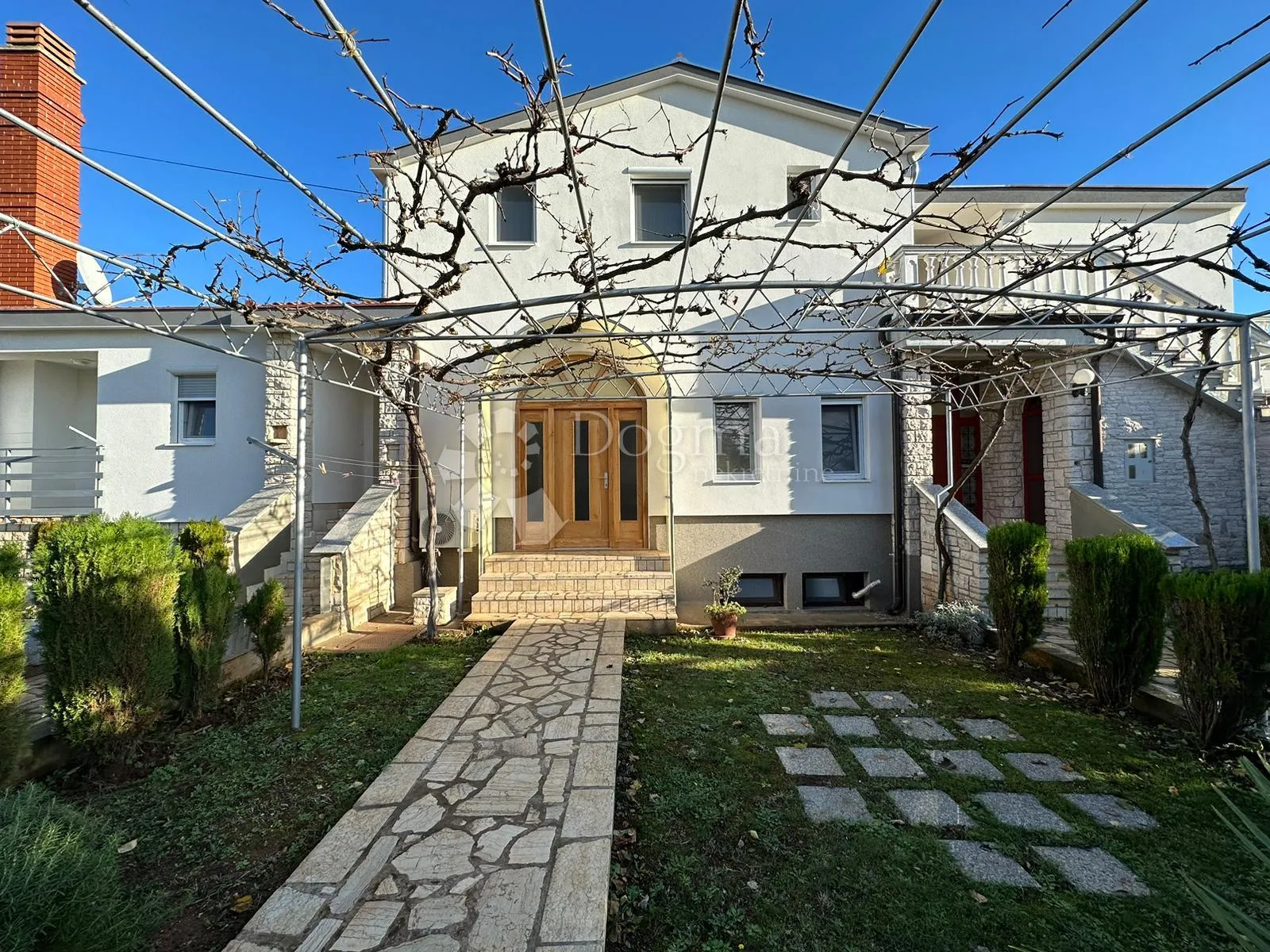 apartmanska kuća na 50 metara do mora - slika 14