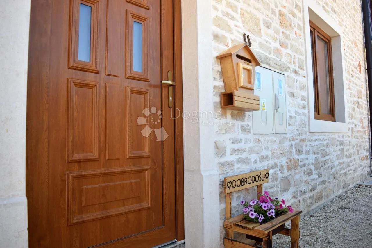 prilika! kamena kuća 5 minuta od mora! - slika 40