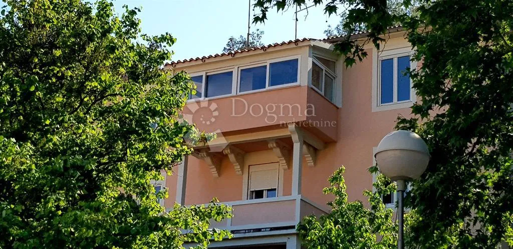 rab-odličan stan u gradskoj jezgri s pogledom - slika 42