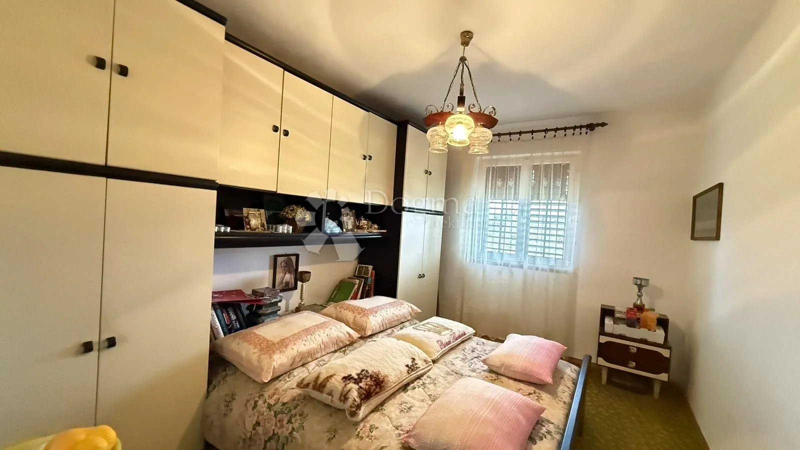 kuća s dva stana i građevinskom okućnicom 4740m2 u okolici labina - slika 12