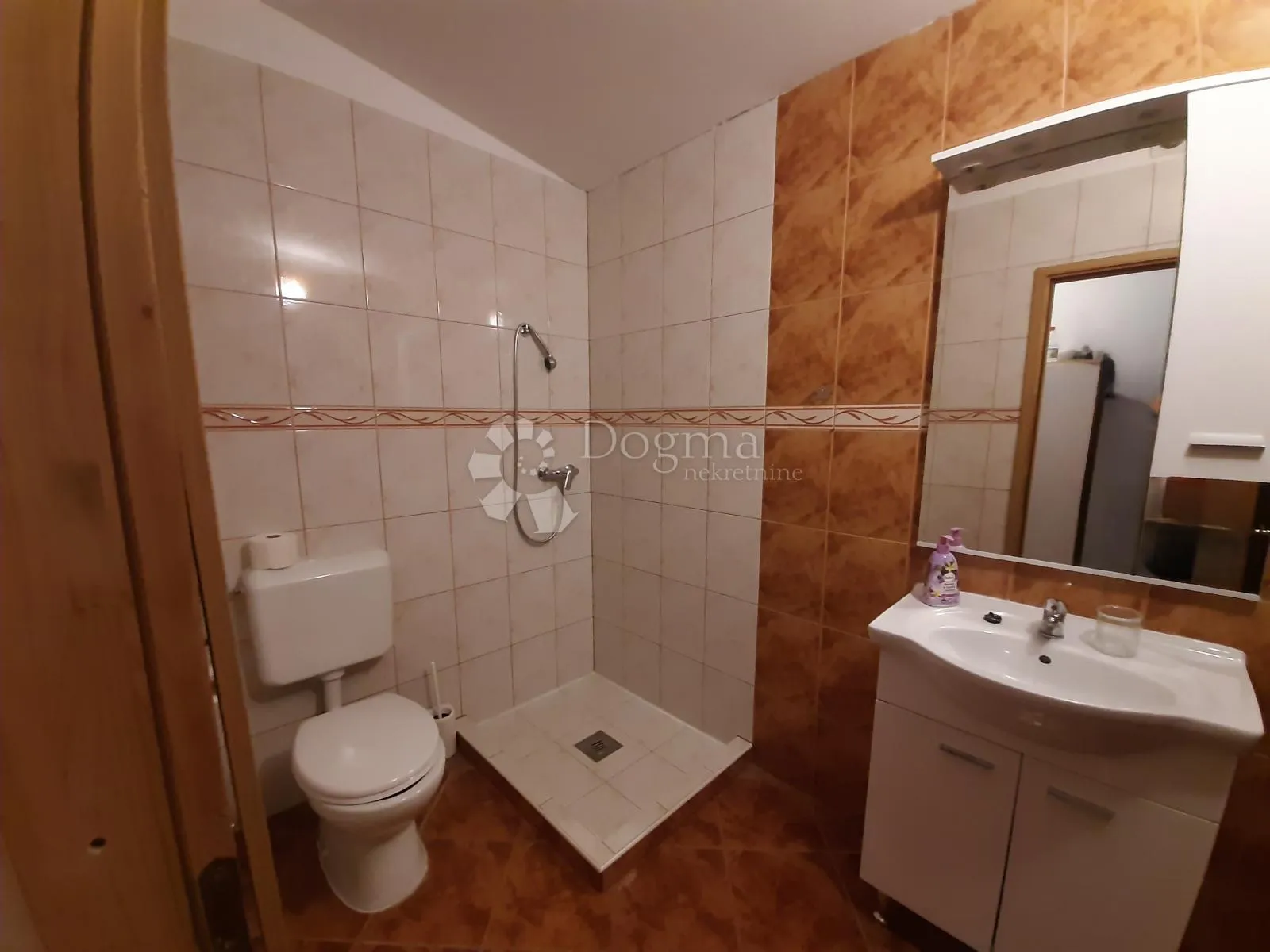 kuća 142m2 sa 2 apartmana, 100m od mora - sunčana rogoznica - slika 23