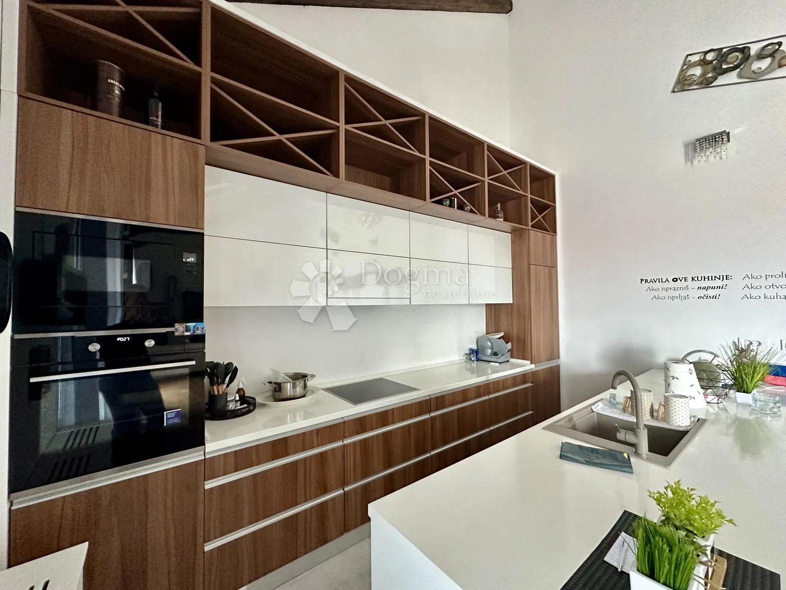 penthouse 140m2 kompletno namješten prilika!! 300m od mora - slika 1