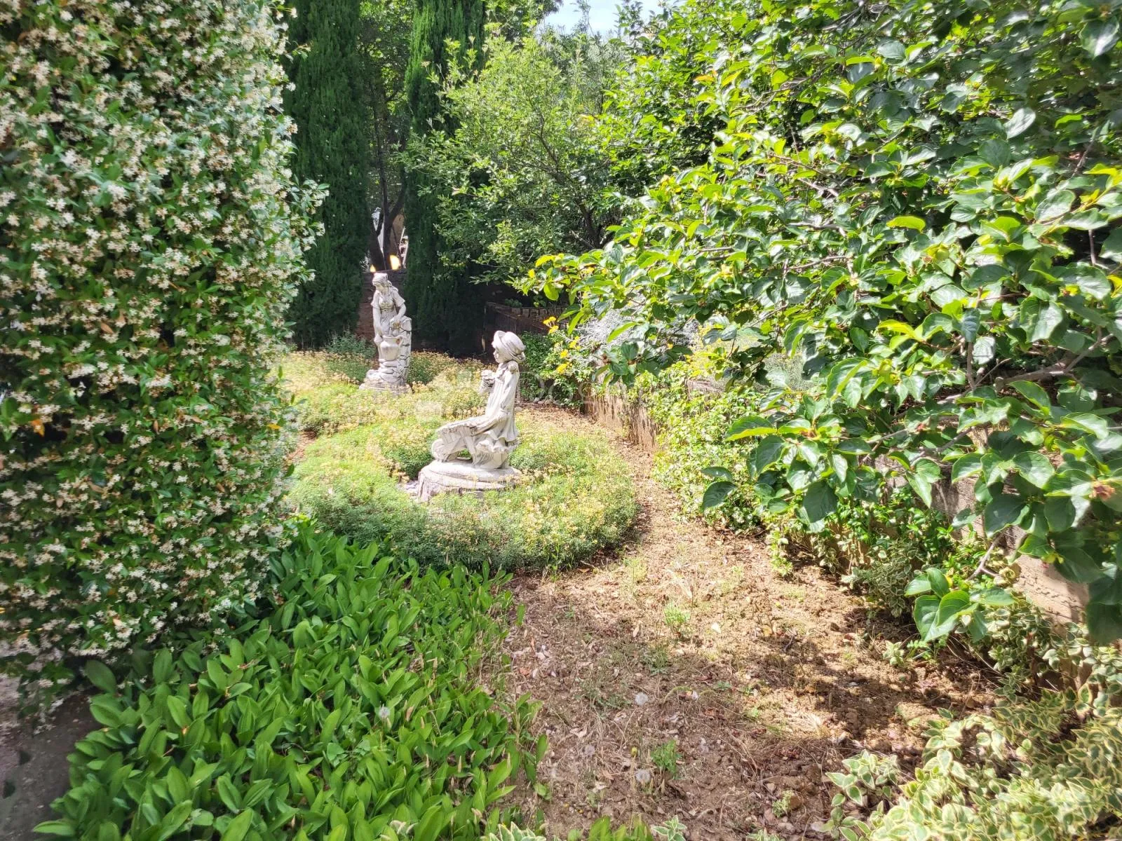 kuća sa tri velika stana blizu mora - slika 3