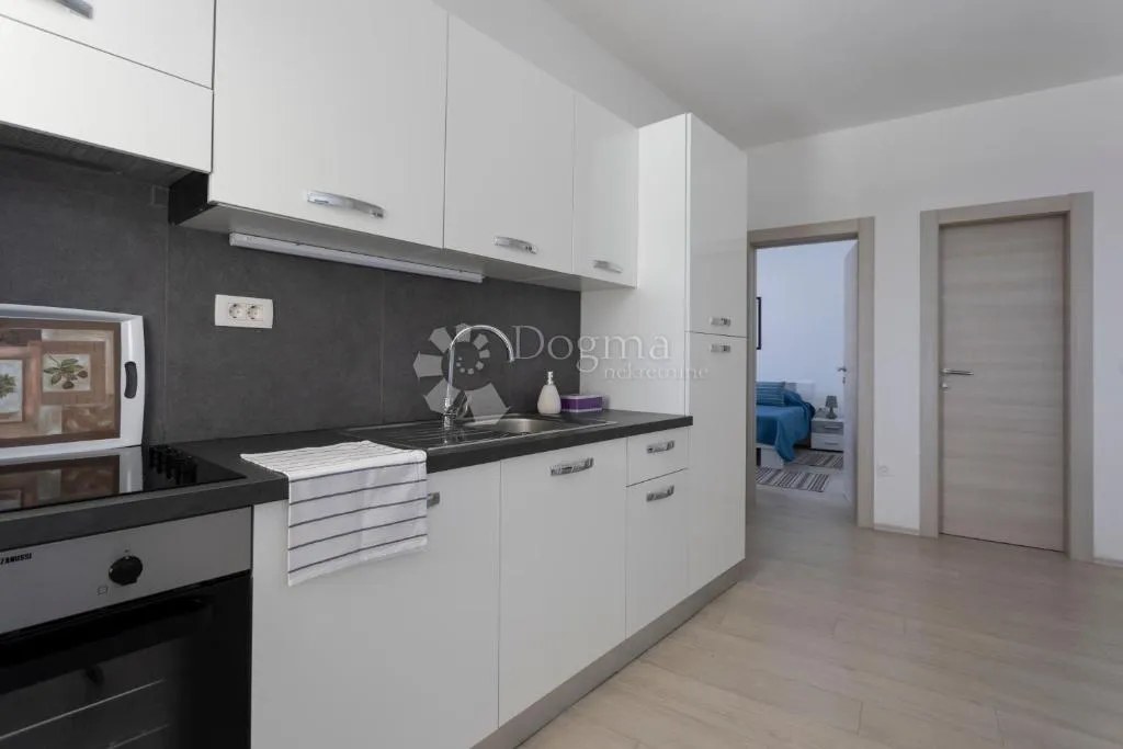 dva apartmana sa bazenom - slika 10