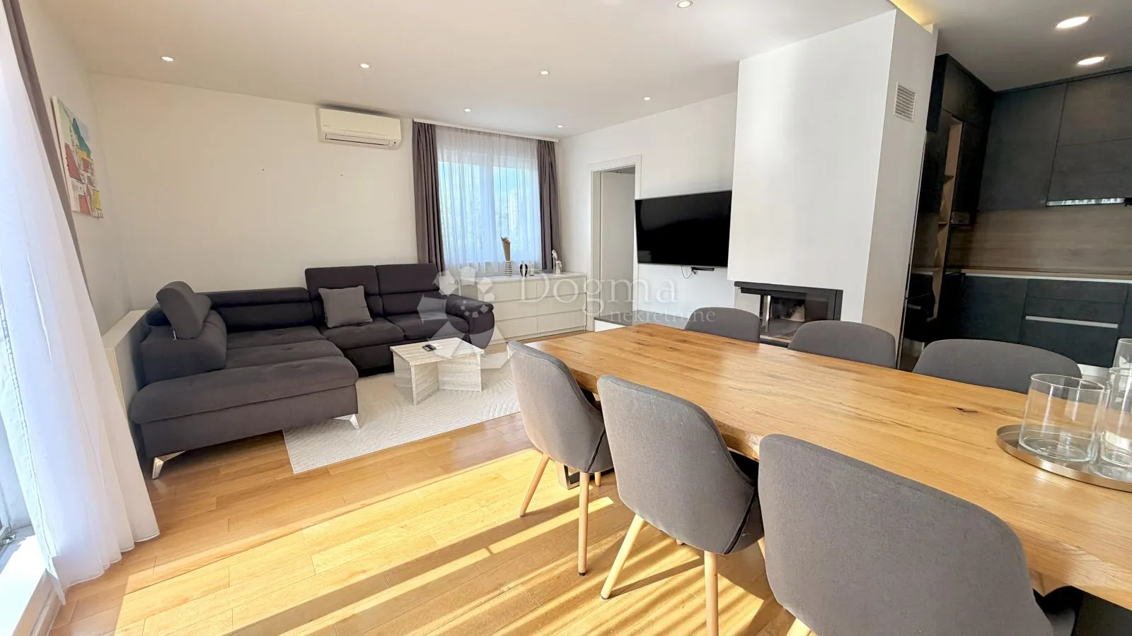 svijetao 4soban penthouse s terasama i parkingom - slika 3