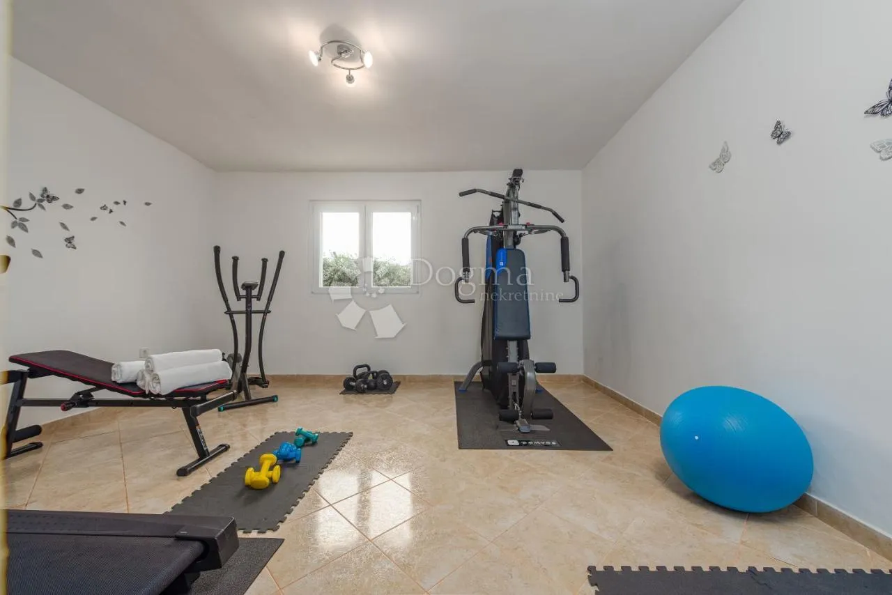 predivna mediteranska vila s bazenom na otoku pašmanu - slika 31