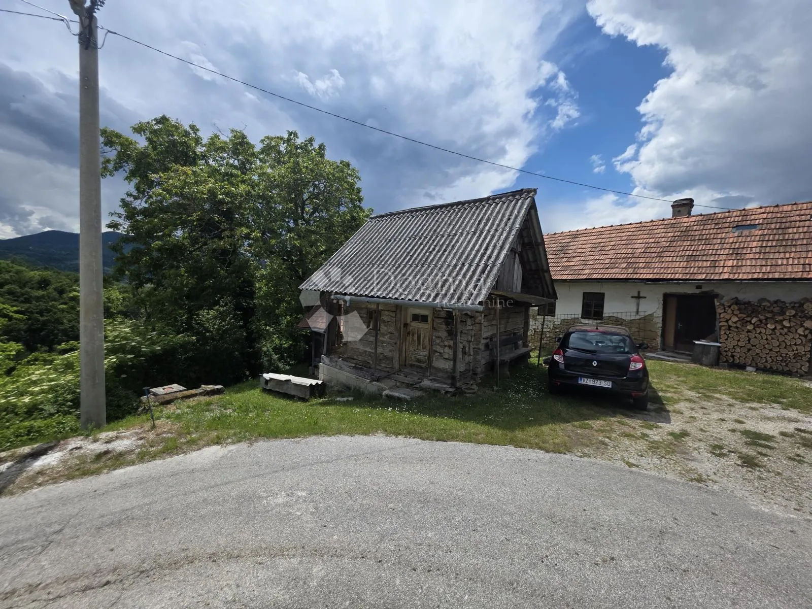 Kamena kuća na brijegu – velika okućnica, pomoćni objekti i građevinsko zemljište - Pašnik, Bednja