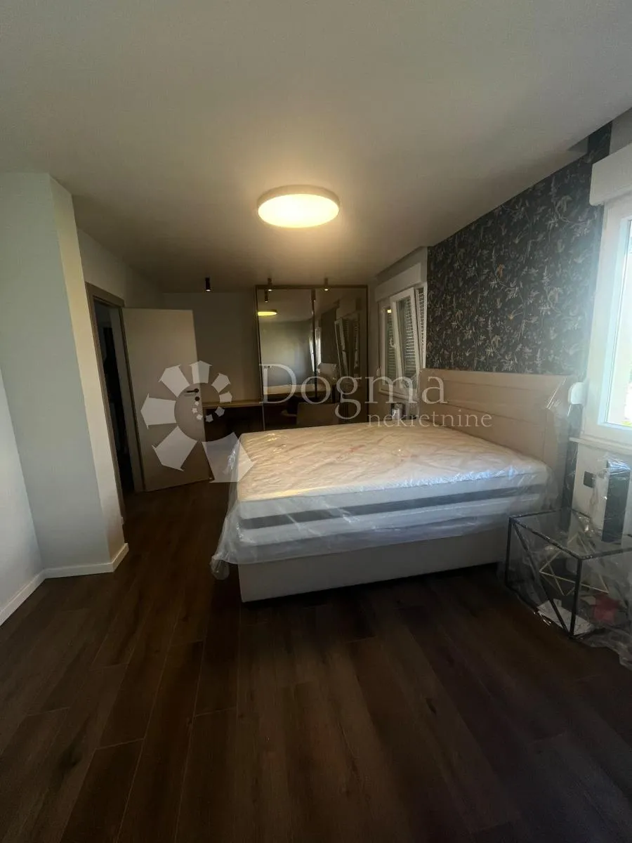predivna kuća za turističku namjenu- seget donji - slika 17
