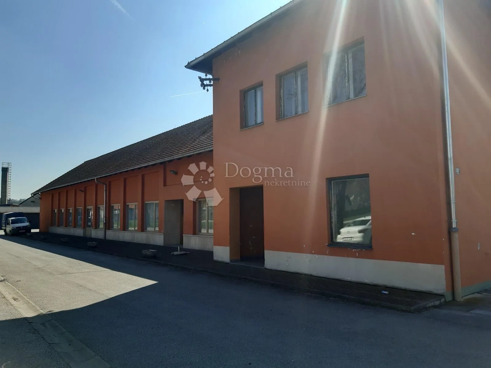 Prodaja poslovnog objekta 1.214m² - izvrsna prometna povezanost u svim smjerovima - Sveti Križ Začretje