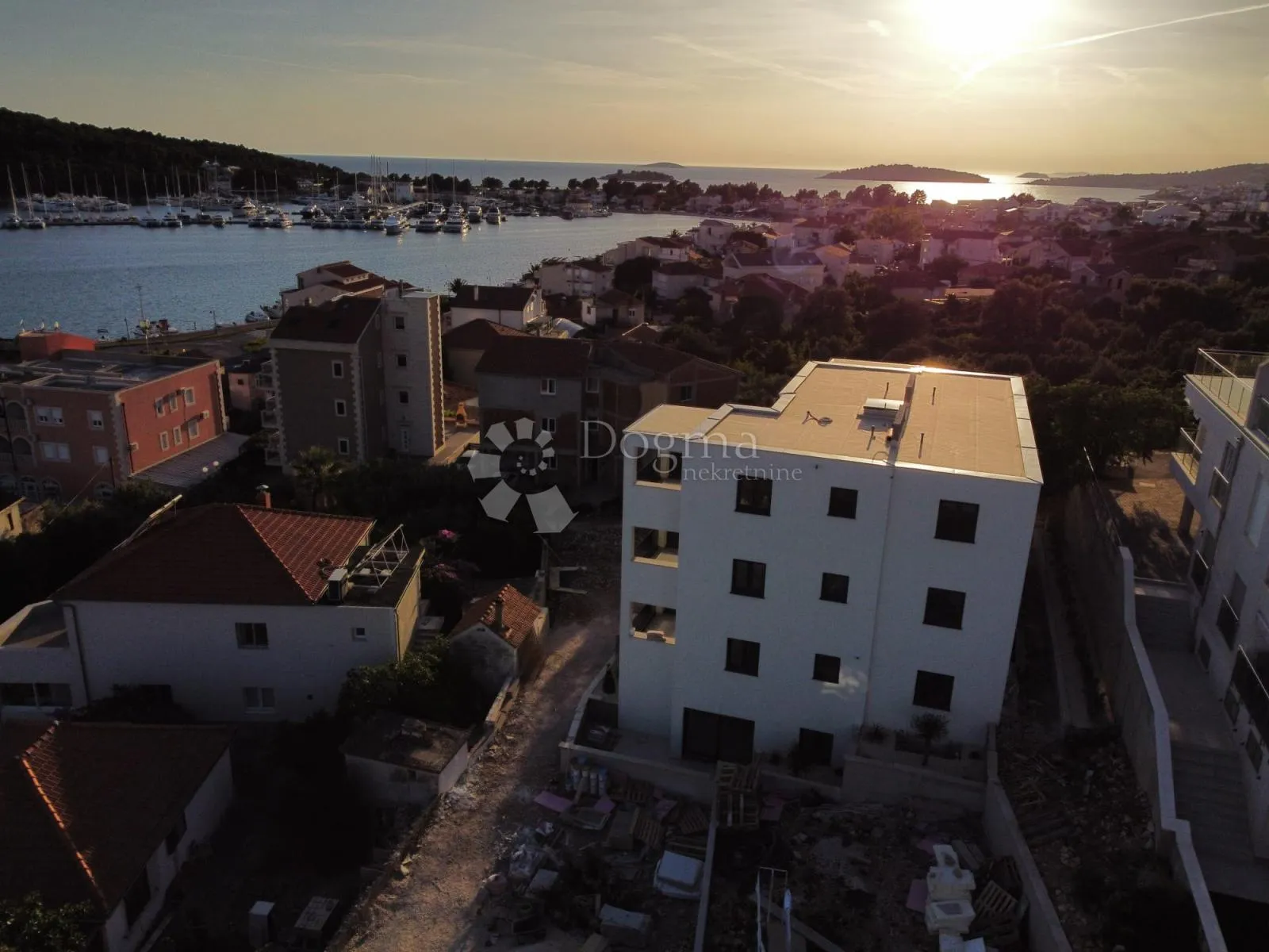 rogoznica- prizemlje u novogradnji 70m od mora - slika 14