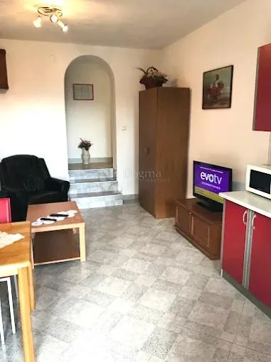 dvosoban stan 200m od plaže - slika 4