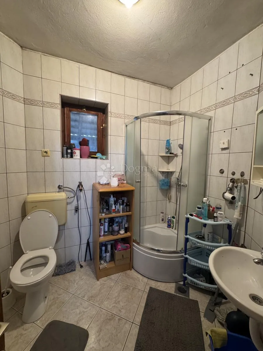 kuća u korenici, za investiciju i život - slika 36