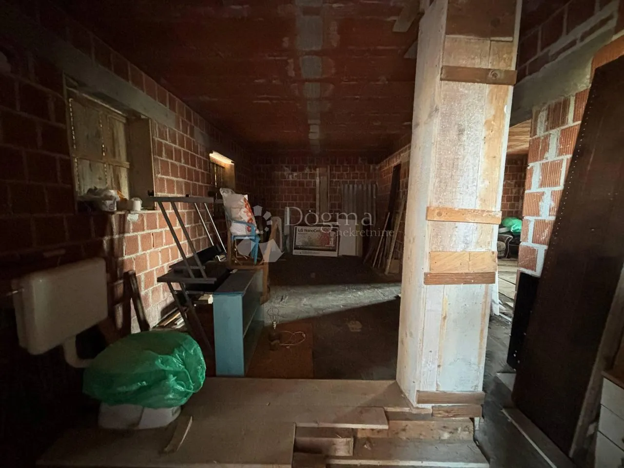 dvije stambene jedinice u roh-bau fazi + 591 m² okućnice – rovinjsko selo - slika 14