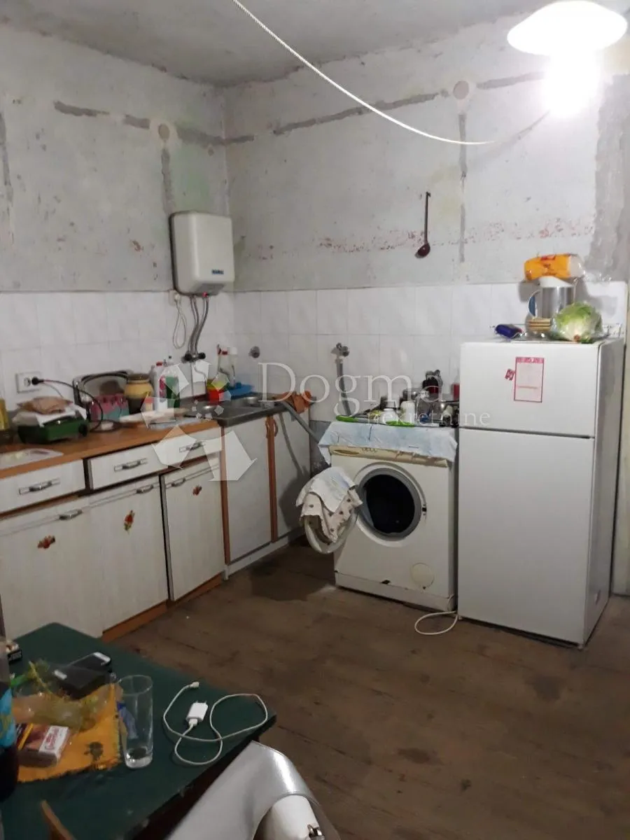 kuća 320m2 sa velikim potencijalom (moravice) - slika 4