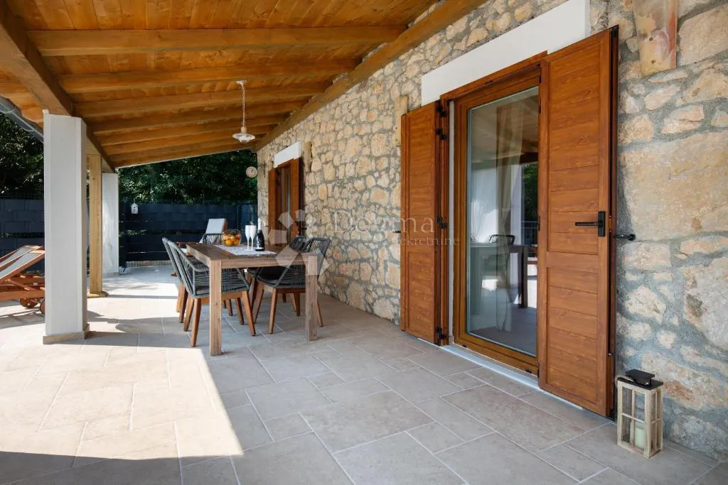kamena vila s bazenom bribir - slika 11