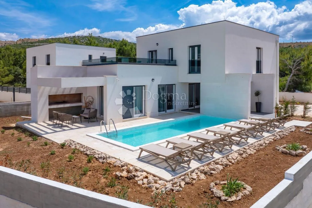 moderna vila s bazenom, prvi red uz more! - slika 9
