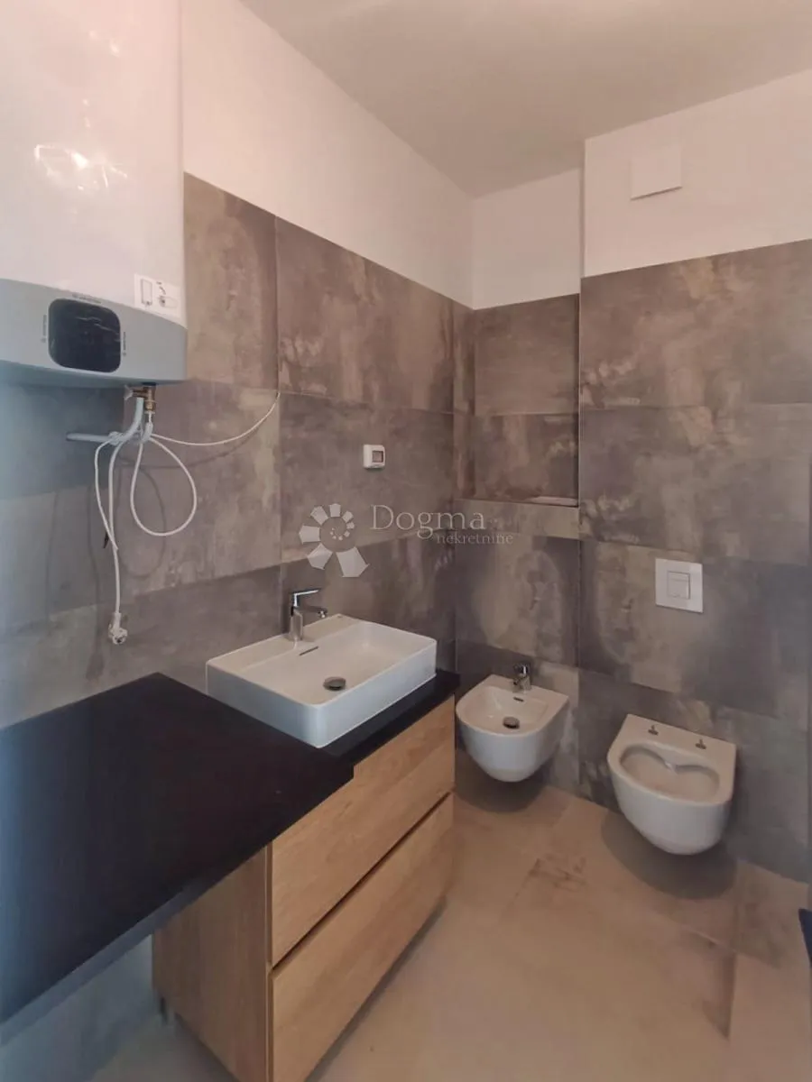 prekrasni penthouse s velikom terasom i pogledom na more! garaža! - slika 12