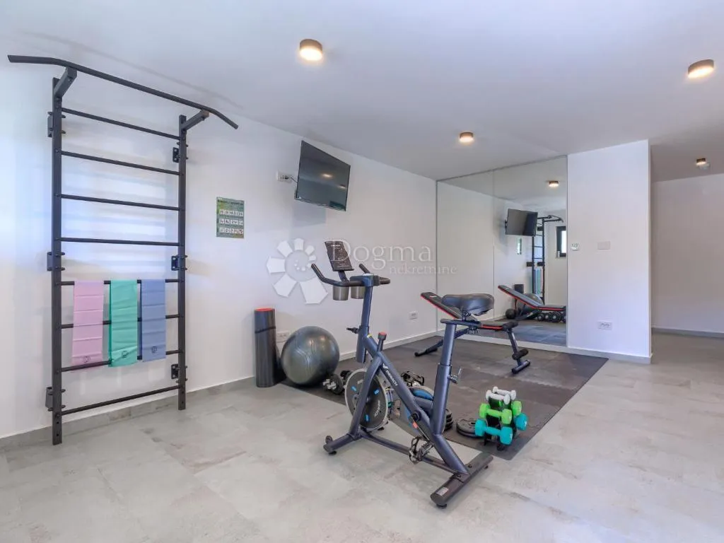 poreč - luksuzna vila s bazenom, wellnessom i 3 spavaće sobe - slika 25