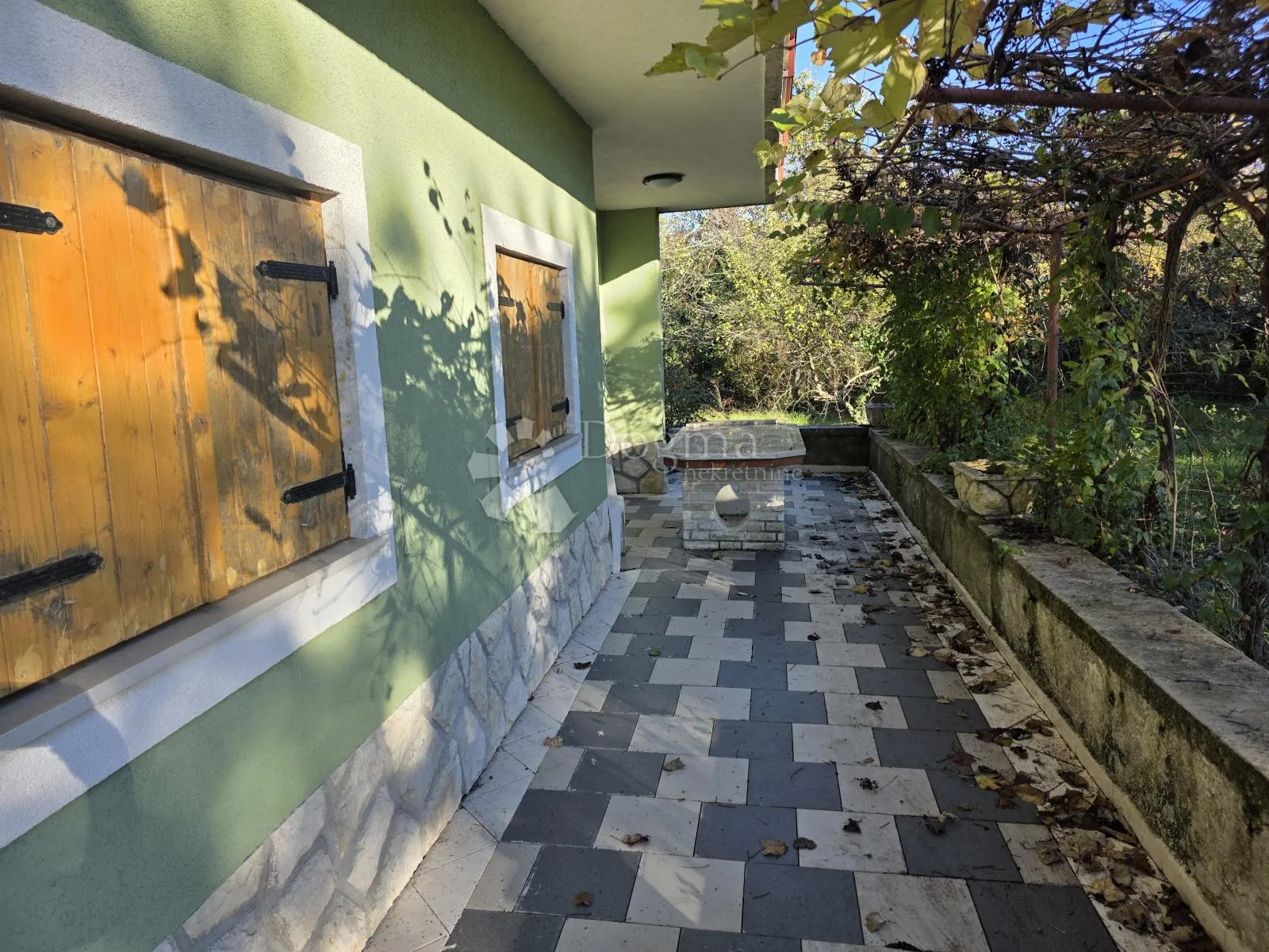labin, kuća sa odvojenim studio apartmanom i garažom nedaleko labina - slika 4