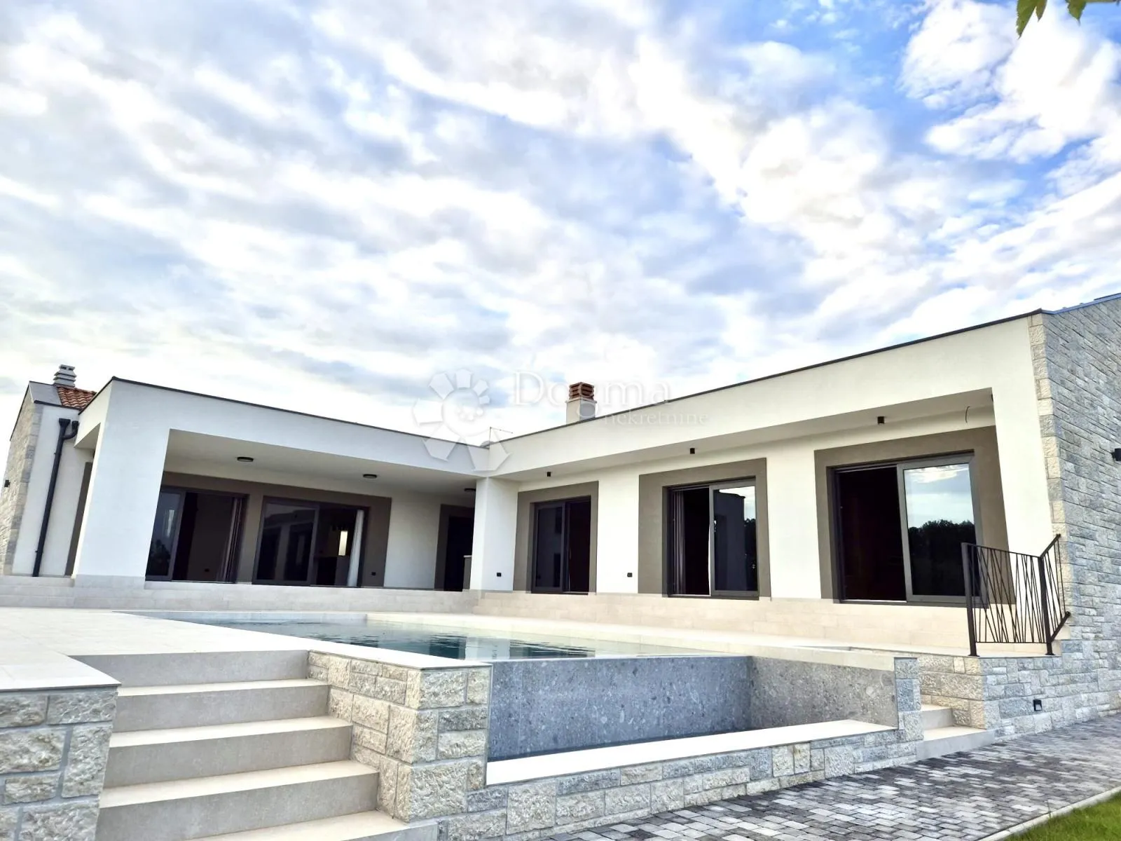 vila u blizini rovinja sa imanjem - slika 8