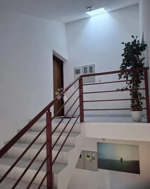 atraktivan stan u srcu grada- 500 m od mora! - slika 9
